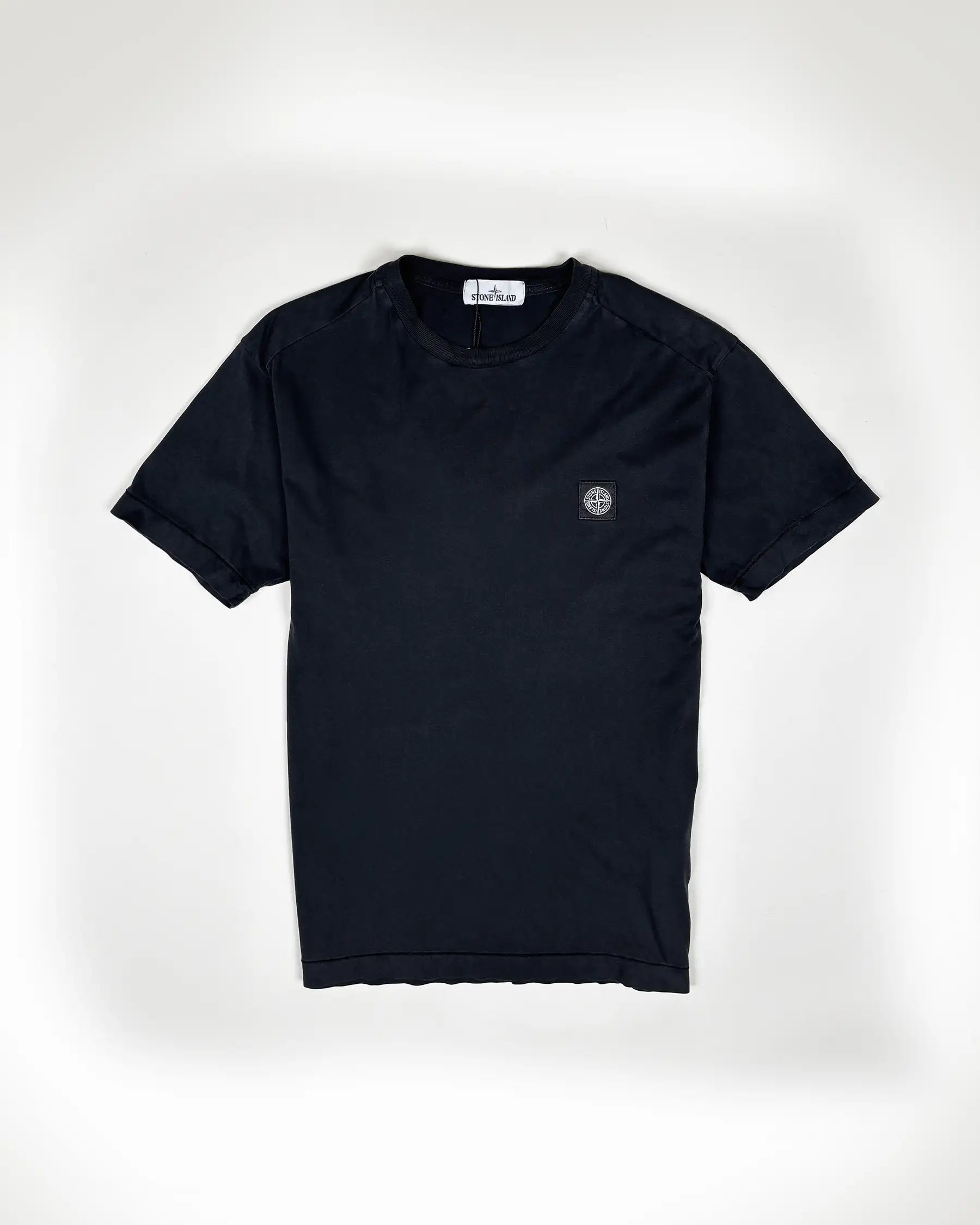 T-Shirt Stone Island Noir Laver en machine à 30°C sur l’envers. Ne pas utiliser d’eau de javel. Repassage doux si nécessaire. Ne pas sécher en machine. - Vue Principale